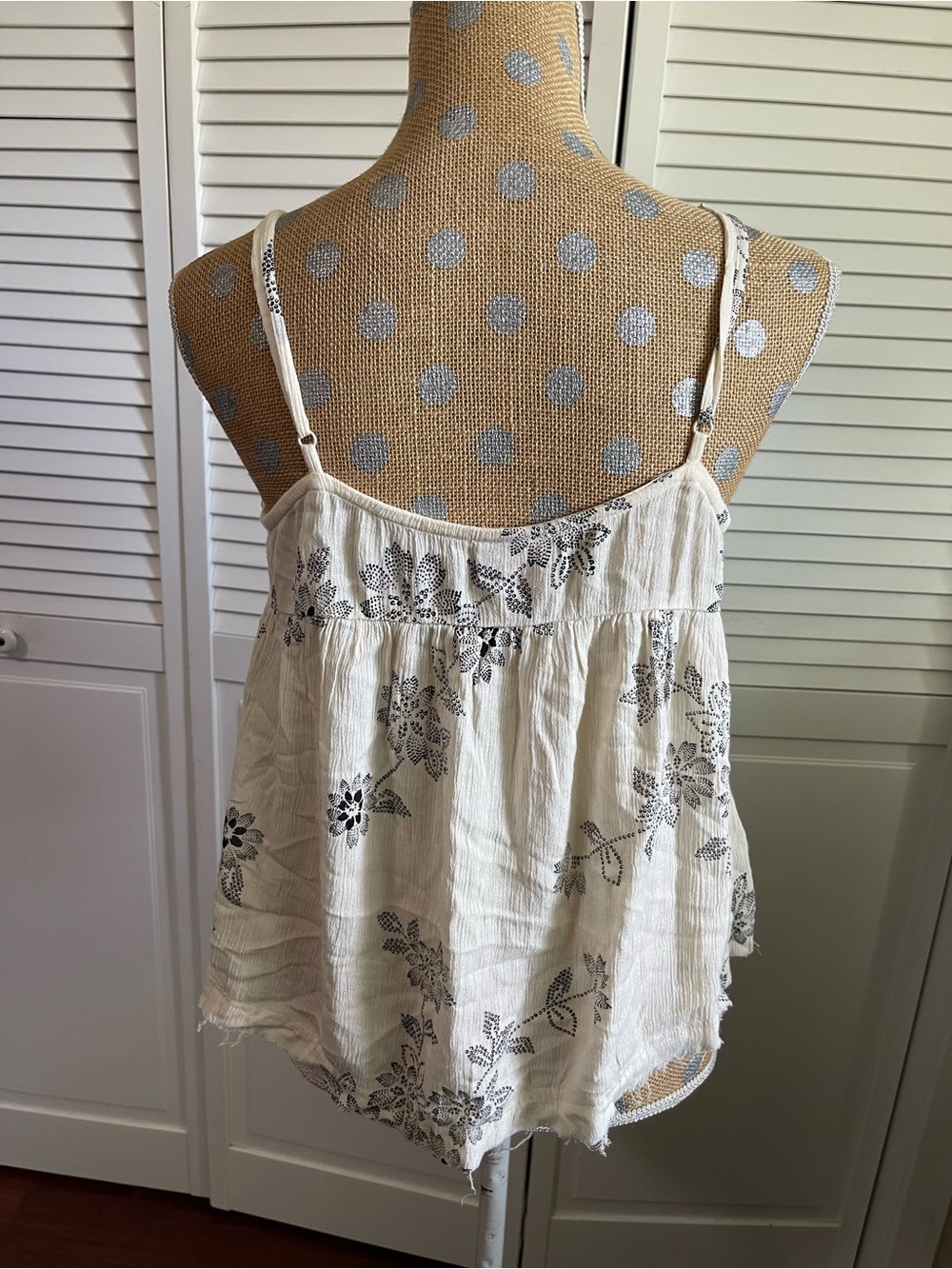 Urban Outfitters Out From Under floral flyaway camisole cream  black print Sz M - Picture 3 of 5
